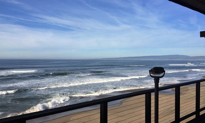 La Selva Beach House | 4000+ sq ft Beach Front Vacation Rental-The Beach is your back yard - Santa Cruz