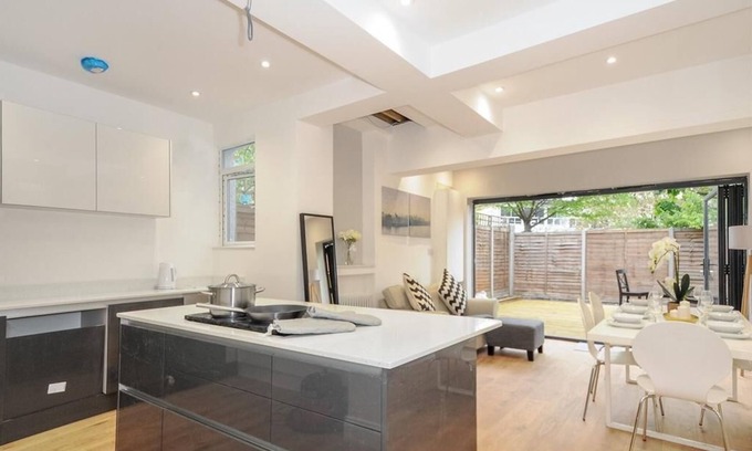 West Hill House | 41 Pirbright Rd, 4 Bed House Near Wimbledon Tennis