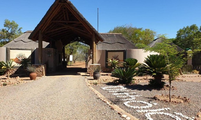 Leeupoort Cabin | 42@ Ditholo Game Lodge
