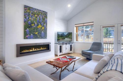 Hermosa House | 436 Estancia Loop