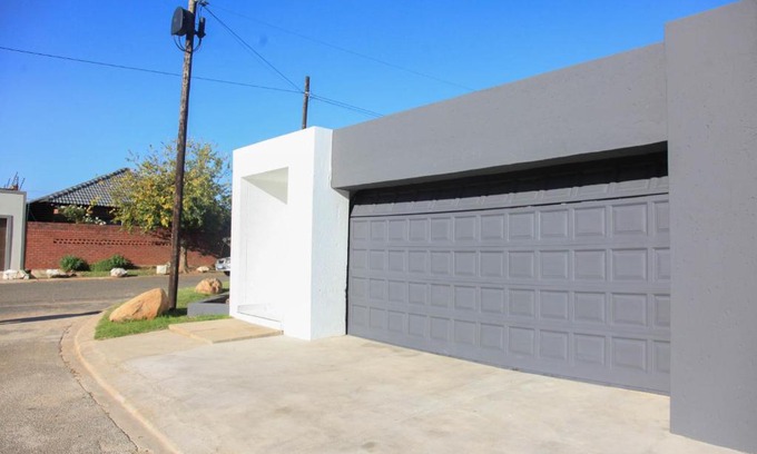 Greater Johannesburg Metropolitan Area House | 4447 Guesthouse