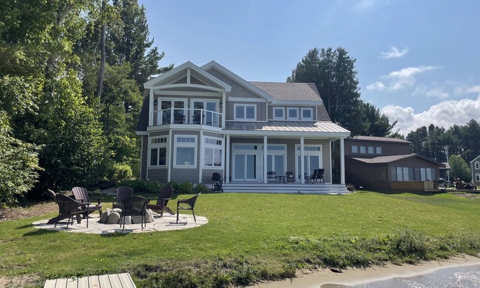 Maple City Cottage | 4678 on Glen Lake - Beautiful Luxury Cottage