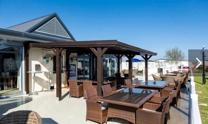 Pevensey Ski Chalet | 49 Bayside Cove Pevensey Bay Holiday Park