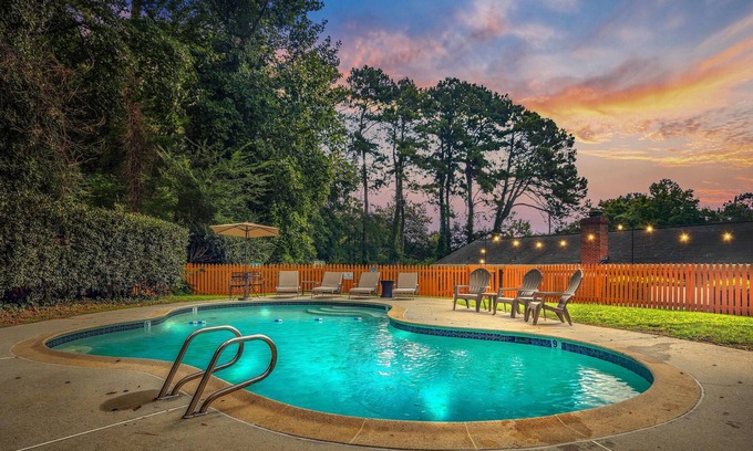 Atlanta House | 4BDR+1 SLP13 TOP LOCATION *HOT TUB* PRIVATE POOL (Season only)