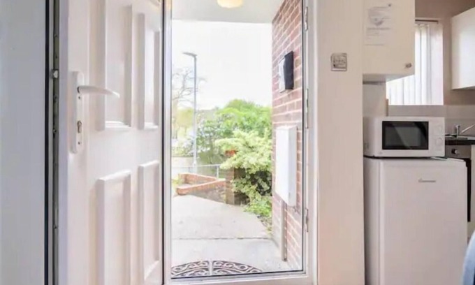 Chatham House | 4Bed Castle in Medway free sports channel parking
