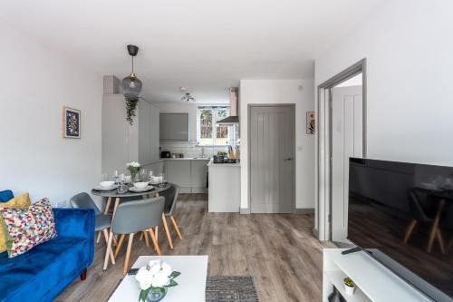 Chalfont St Peter Apartment | 4Beds Contractor and Family Haven near Pinewood and Warner Bro studios