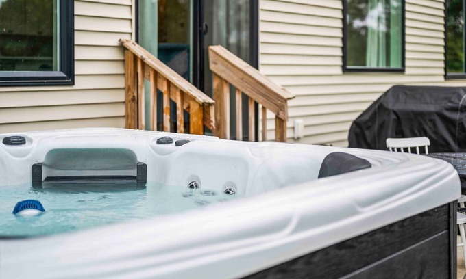 Dry Ridge House | 4BR/2.5 Bath, Hot Tub, Private Parking, Near Ark