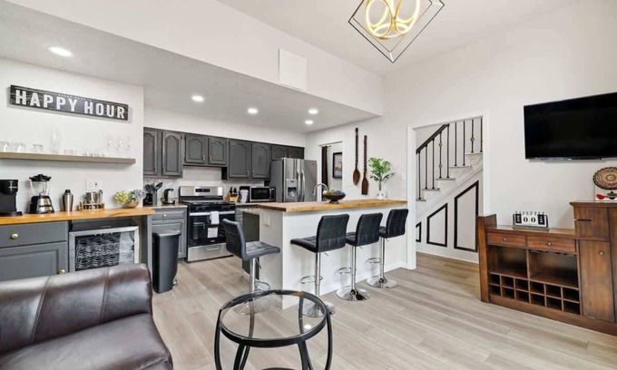 Pittsburgh House | 4BR 2BA Perfect for Relaxation, 9 Mins to Downtown