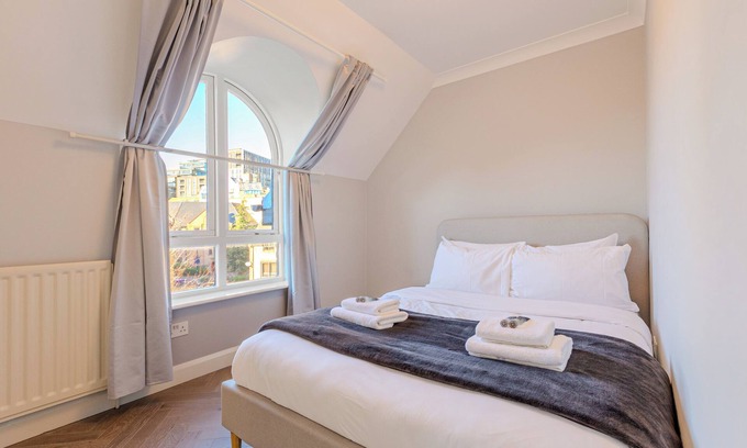 Wapping House | 4BR 4-floor house, w patio, 10 min Wapping Station