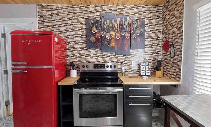 Barths Apartment | 4BR King Basecamp | Rooftop | Red Rocks & Denver Fun