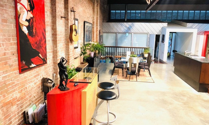 Mexican War Streets House | 4BR Loft Home: 6 car ‘bat cave’ parking 5,000ft2, 15' ceilings, 20min to US Open