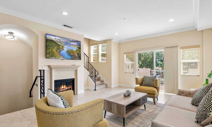 El Rancho House | 4BR Townhouse in Serene｜Gated Community｜Fully Furnish｜Garage Access #42081