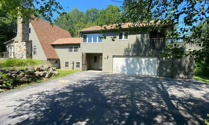 Gilford House | 4BR w/Inlaw & Gameroom! Near Lake Winnipesaukee & Gunstock Mountain! Weirs Beach