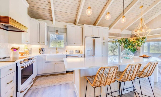 Duck Cottage | 4Min Walk to Beach + Community Pool & Tennis