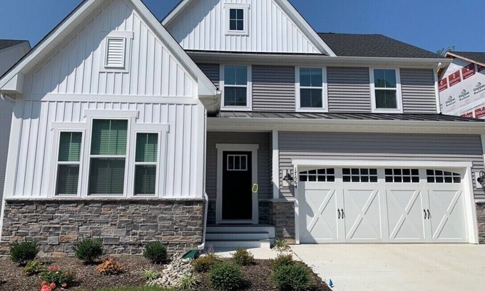 Lewes House | 5/6 bedroom, 5 bath, 12 sleeps on beds, 3 LR & 3 ensuit bath, 1 adjoining bath