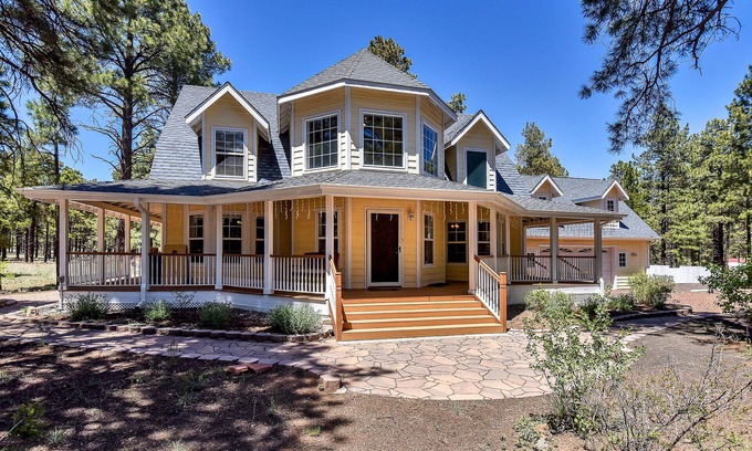 Flagstaff House | 5 Acre Hidden Getaway, Completely Fenced