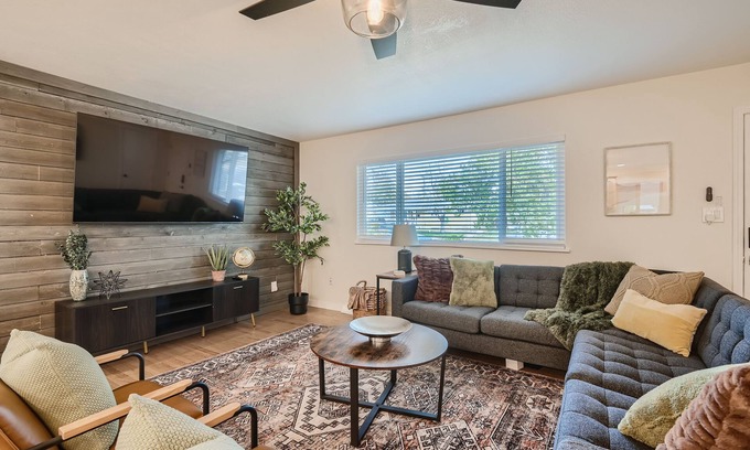 Westminster House | 5 Bd & 3 Ba - Hot Tub, Game Room, Fire Pit, Fenced Yard - Denver & Boulder