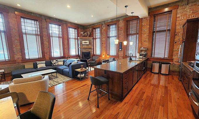 Historic Downtown Fernie Condo | 5 BDR | Style, Luxury & Comfort | Ideal Location