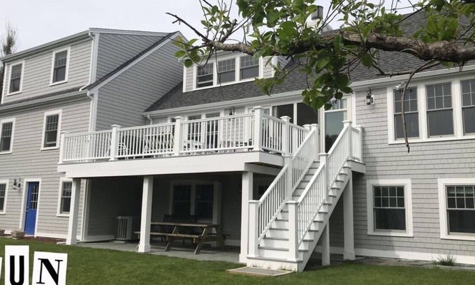 West Chatham House | 5 Bdrm Spectacular Walk To Hardings Beach Ocean View Home