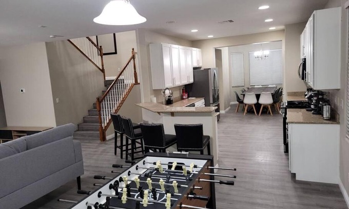 North Las Vegas House | 5 bed 3.5 baths