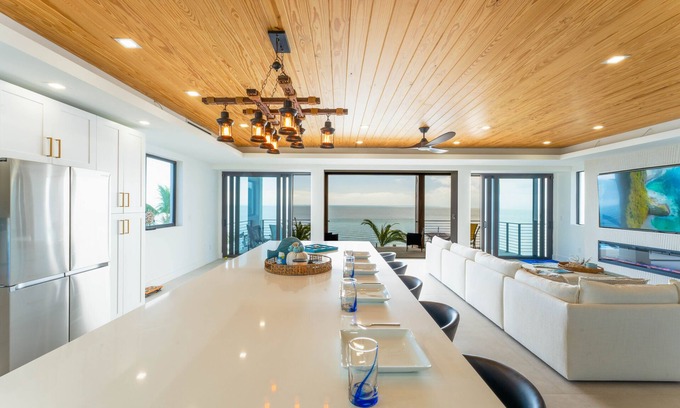 Monroe County House | 5 bed/4 bath Ocean side, right outside of Tavernier Creek Mile Marker 91