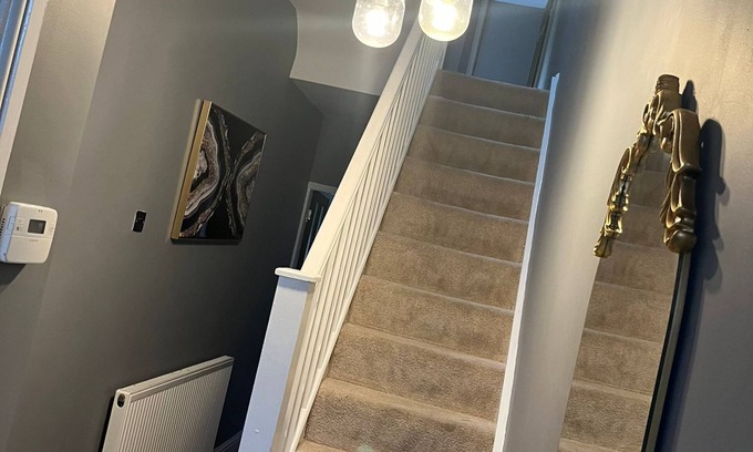 Birmingham House | 5 Bed House Near Edgbaston Cricket stadium Perfect for Contractors and Families!