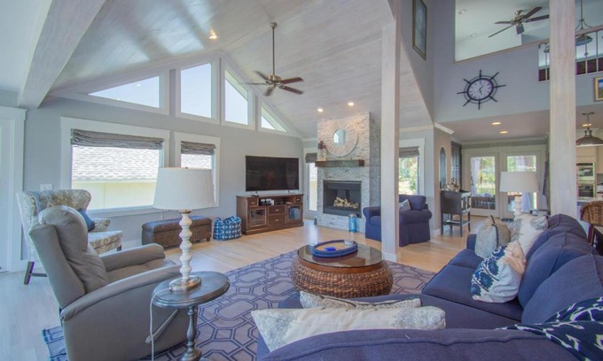 Saint Helena Island House | 5 Bed Sleeps 12 with Water Views