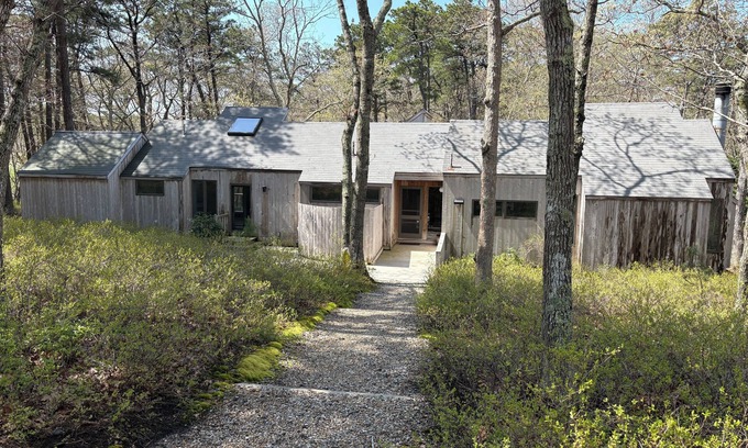 Tisbury House | 5 bedroom,/5 bath home on Mink Meadows Golf Course