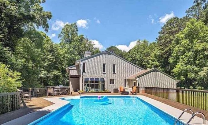 Fairview Apartment | 5 Bedroom 683504 by Houzlet