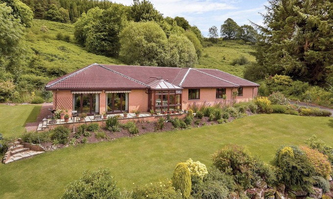 Fearnan Cottage | 5 bedroom accommodation in Fearnan, near Aberfeldy