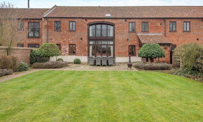 Sculthorpe Cottage | 5 bedroom accommodation in Sculthorpe, Fakenham