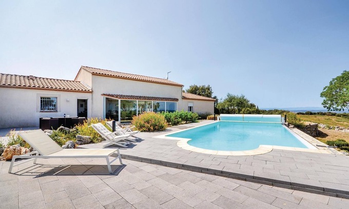 Poulx House | 5 bedroom gorgeous home in Poulx