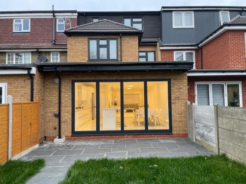 Fairlop Apartment | 5 Bedroom Modern and Spacious House in London