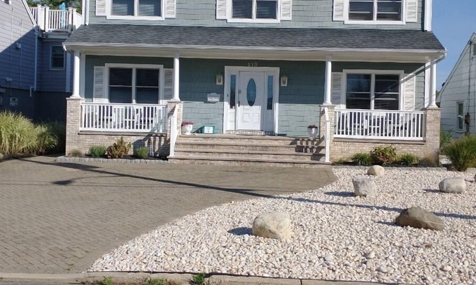 Point Pleasant Beach House | 5 Bedroom summer rental 1.5 blocks to beach