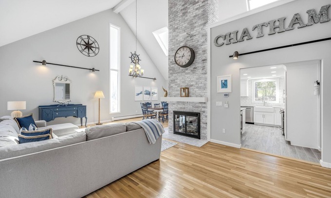 South Chatham House | 5-bedroom vacation home just 3 minutes drive to Cape Cod Beaches