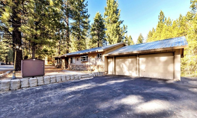 Tahoe Island House | 5 Bedrooms Sleeping 10 with Hot Tub - Great Location, 917T~