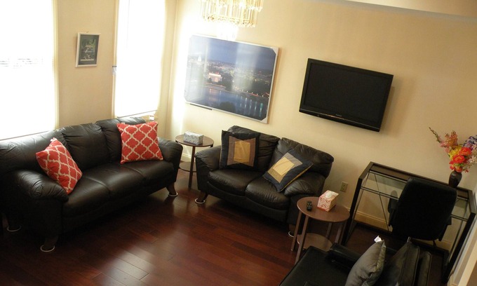 Capitol Hill House | 5 BR 4 BA New House- 1 Block to Library of Congress -Free Parking Permit
