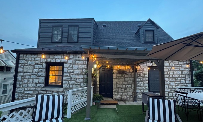 Frankfort House | 5 BR Dutch Cottage in Frankfort KY on Bourbon Trail. 2.4miles from Buffalo Trace