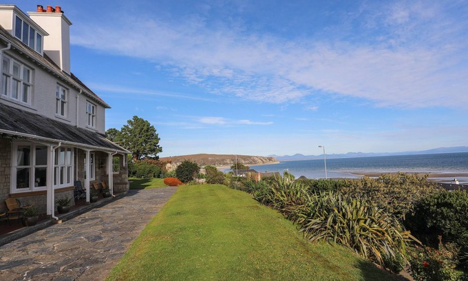 Abersoch Cottage | 5 CRAIG Y MOR, family friendly, character holiday cottage in Abersoch