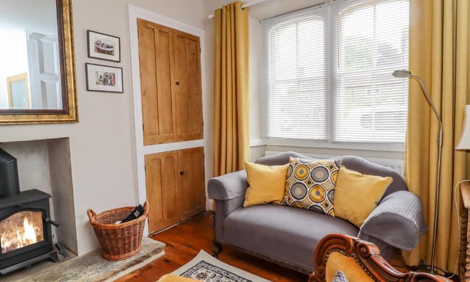 Eshton House | 5 East Street