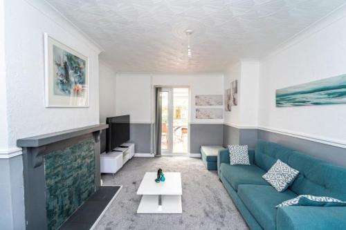 Leicester House | 5 Guests - Pet Friendly - 3 Bedroom House