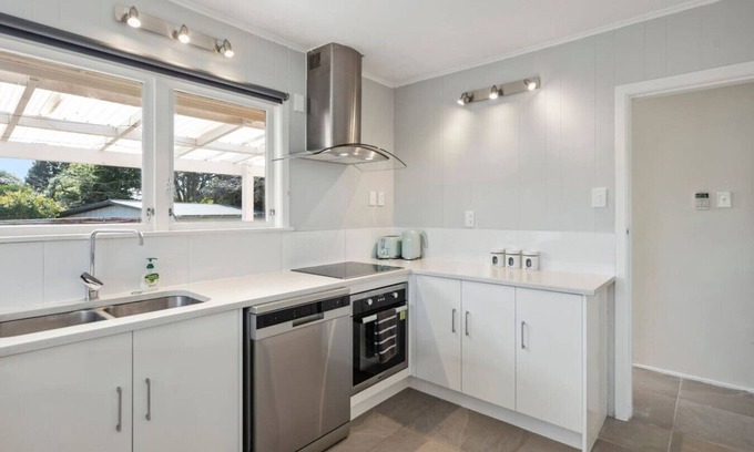 Springfield House | 5 Huia street Holiday House