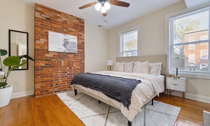Point Breeze House | 5 King Bed Family Home - Frick Park - Bakery Square