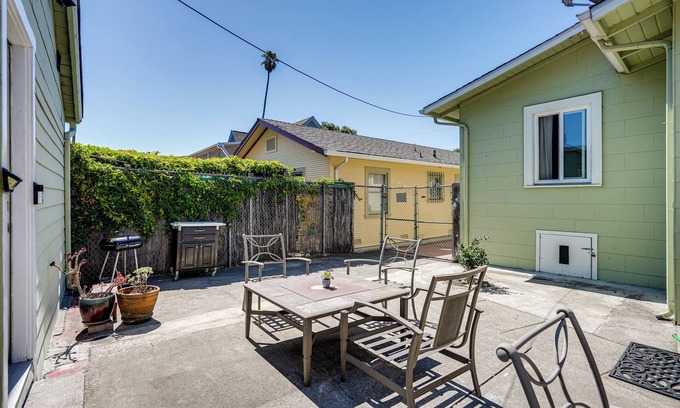 Dimond House | 5 Mi to Dtwn Oakland: Studio w/Shared Patio