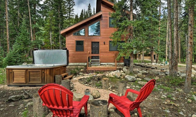 Sunny Slope House | 5 Mi to Ski Resort Mtn-View Breck Home with Hot Tub