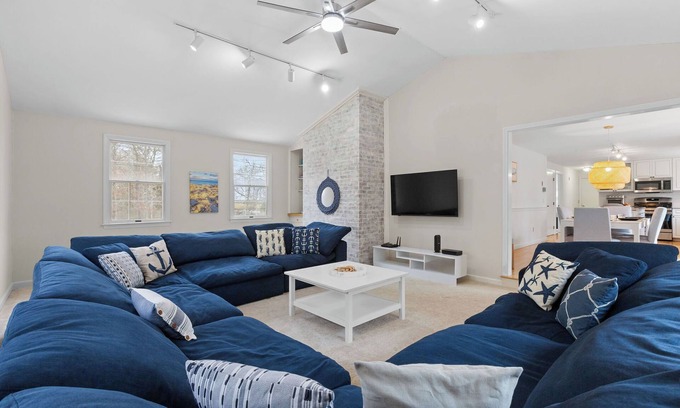 North Chatham House | .5 miles to the Beach. Close to Wequasset. Foosball & Kid Friendly Amenities!