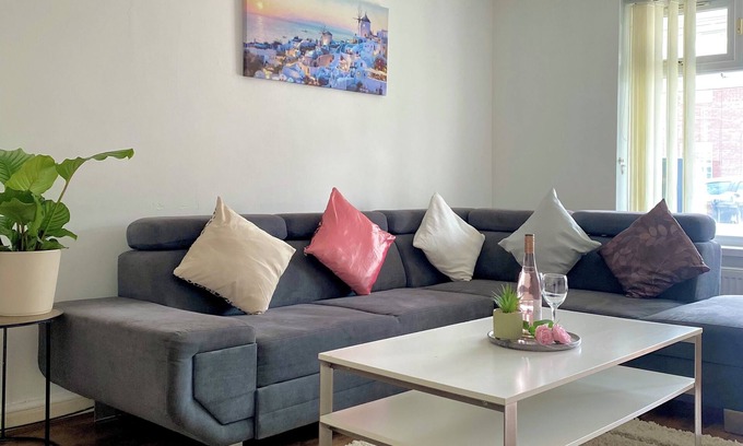 Smethwick House | 5 min away from Birmingham City Hospital 2 Bed Spacious Free Parking/Wifi