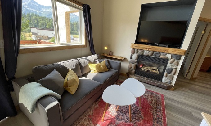 East Kootenay Condo | 5 Min. Drive to the Resort and Fernie