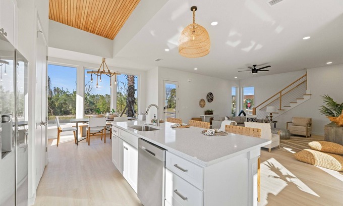 Marineland Acres House | 5 Min to Beach - 3BR | Games-Pet Friendly