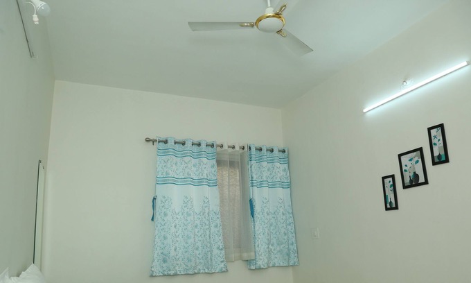 Pune Apartment | 5 min to Highway